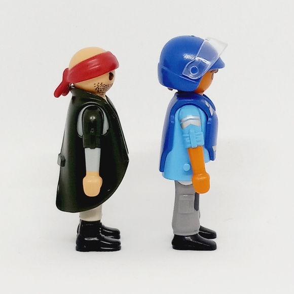 Playmobil - Thief With Swat Team Member 2 Piece Set - Picture 3 of 8